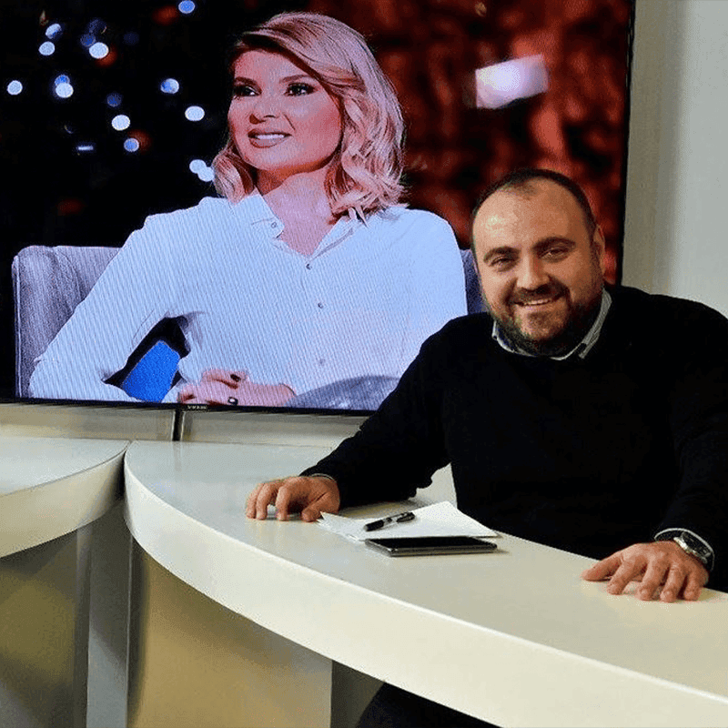 داليا داغر في استوديو “النهار” مع الزميل فرج عبجي