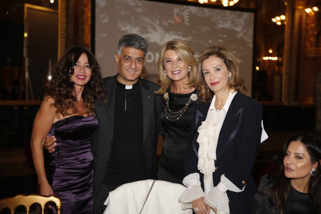 311045885_1394427644712325_5356609789267745267_n