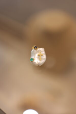 Pearl With Cross And Saphir Stone