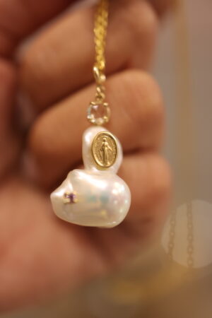 Pearl With Gold And Topaz Stones